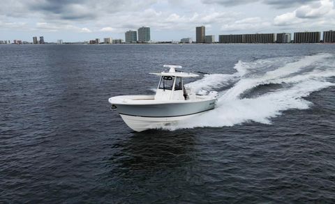 2021 Regulator 31 31-foot boat for sale at TMD Marine in Orange Beach, AL — photo 2