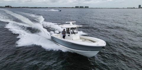 2021 Regulator 31 31-foot boat for sale at TMD Marine in Orange Beach, AL — photo 4