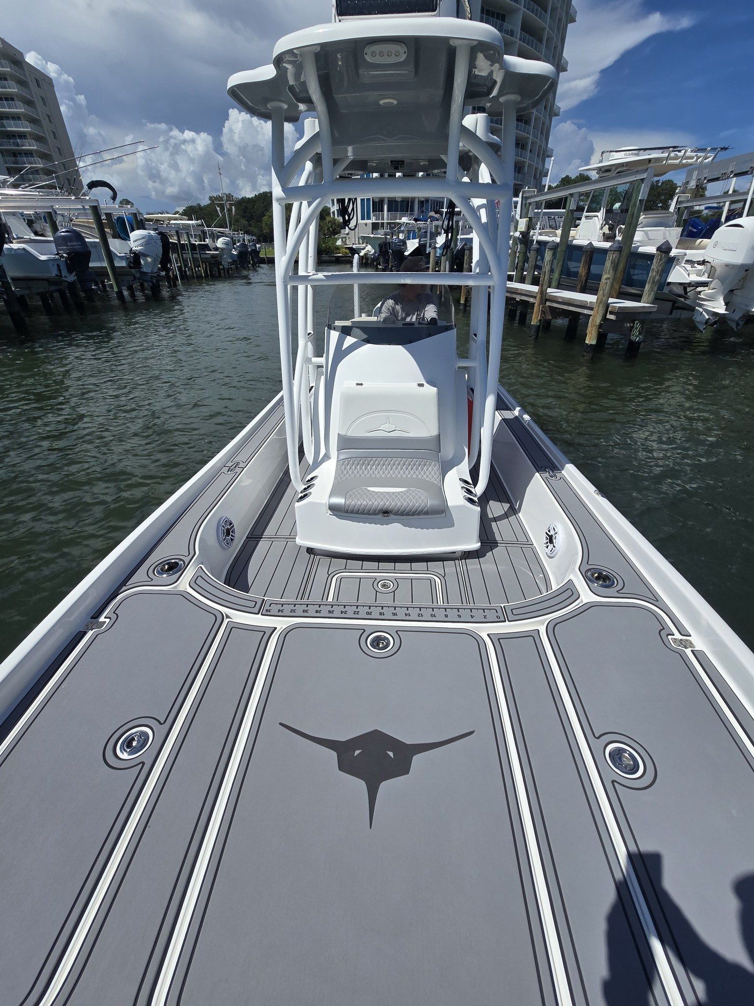 2023 Turner 2500 VS 25-foot boat for sale at TMD Marine in Orange Beach, AL — photo 3